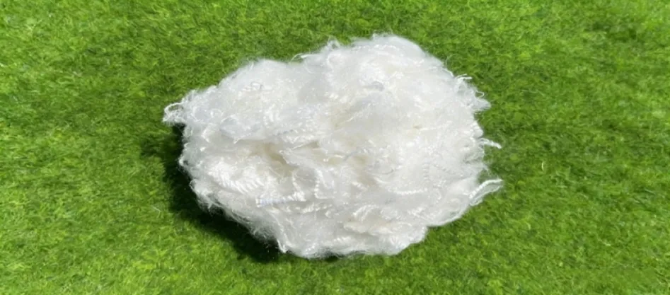 Är polyester en naturfiber?